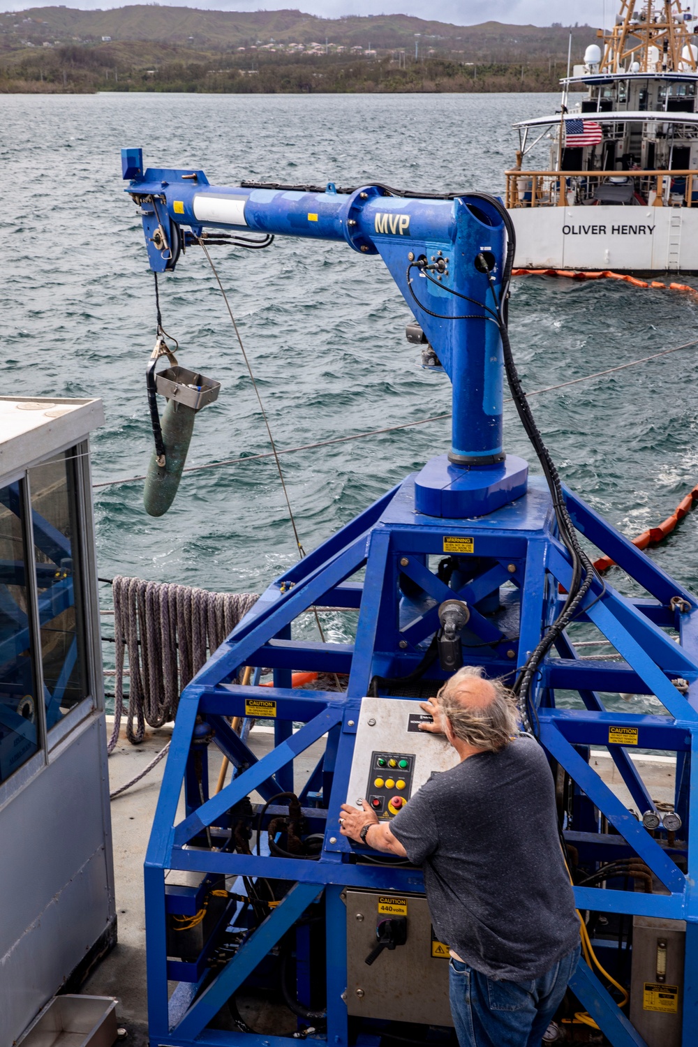 USNS Henson Detachment Conducts HSL Operations as Part of Typhoon Mawar Recovery Effort