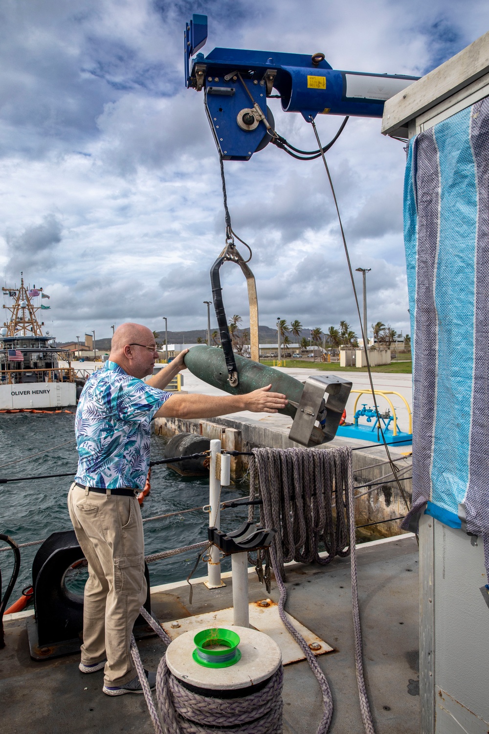 USNS Henson Detachment Conducts HSL Operations as Part of Typhoon Mawar Recovery Effort