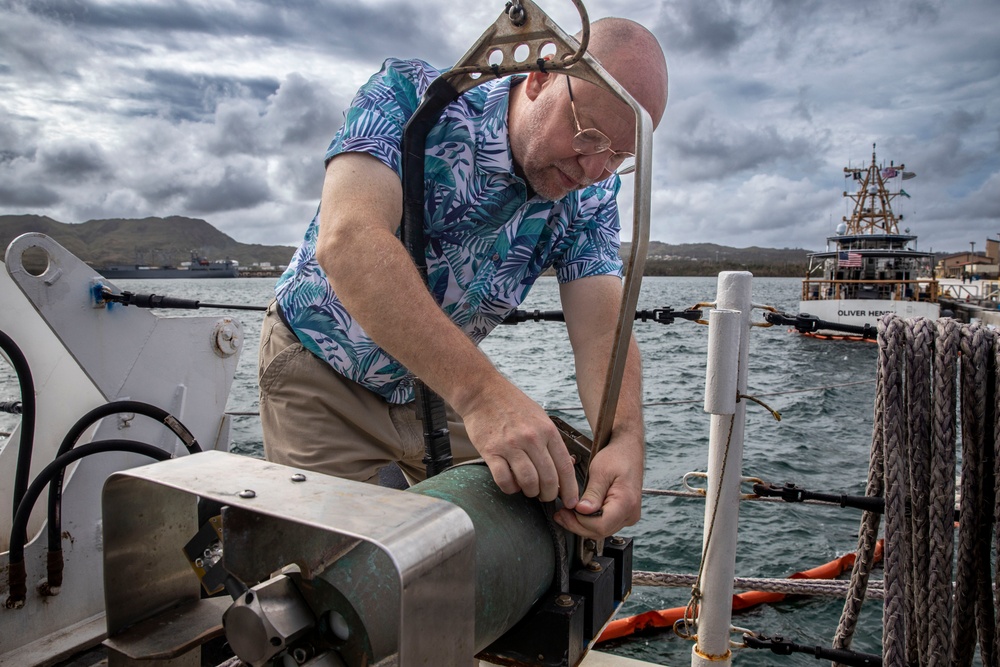 USNS Henson Detachment Conducts HSL Operations as Part of Typhoon Mawar Recovery Effort