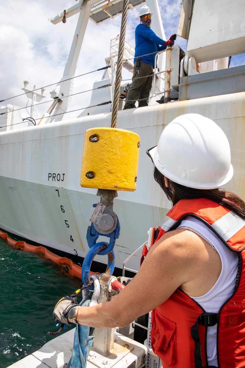 USNS Henson Detachment Conducts HSL Operations as Part of Typhoon Mawar Recovery Effort