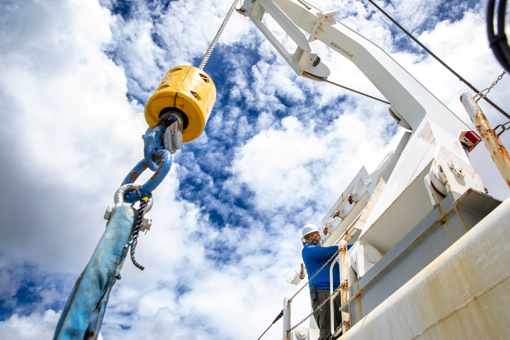 USNS Henson Detachment Conducts HSL Operations as Part of Typhoon Mawar Recovery Effort