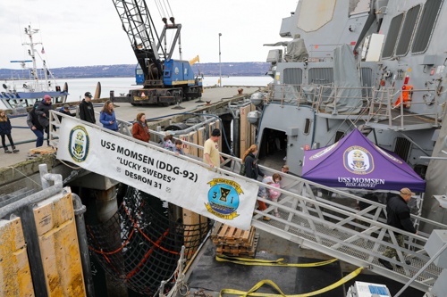 Homer, AK community tour the USS Momsen (DDG 92)