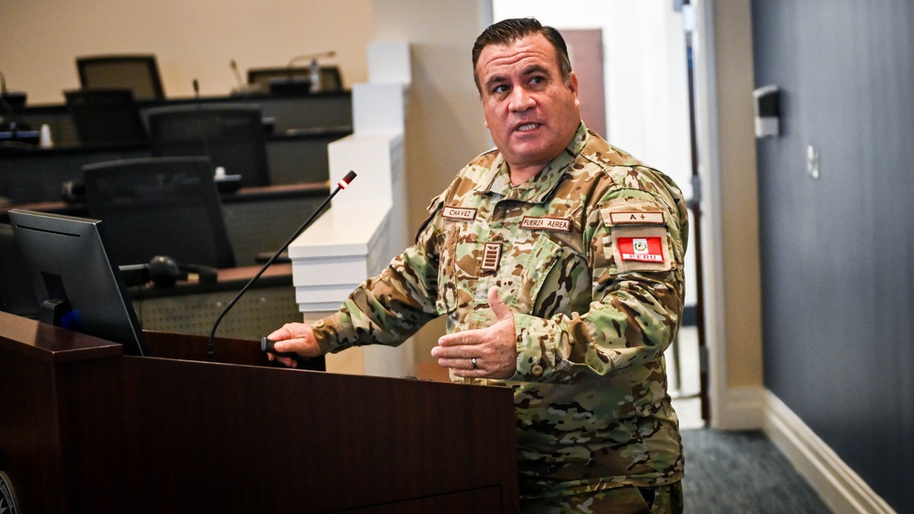 Colombian Escuela Superior de Guerra Visits the IADC