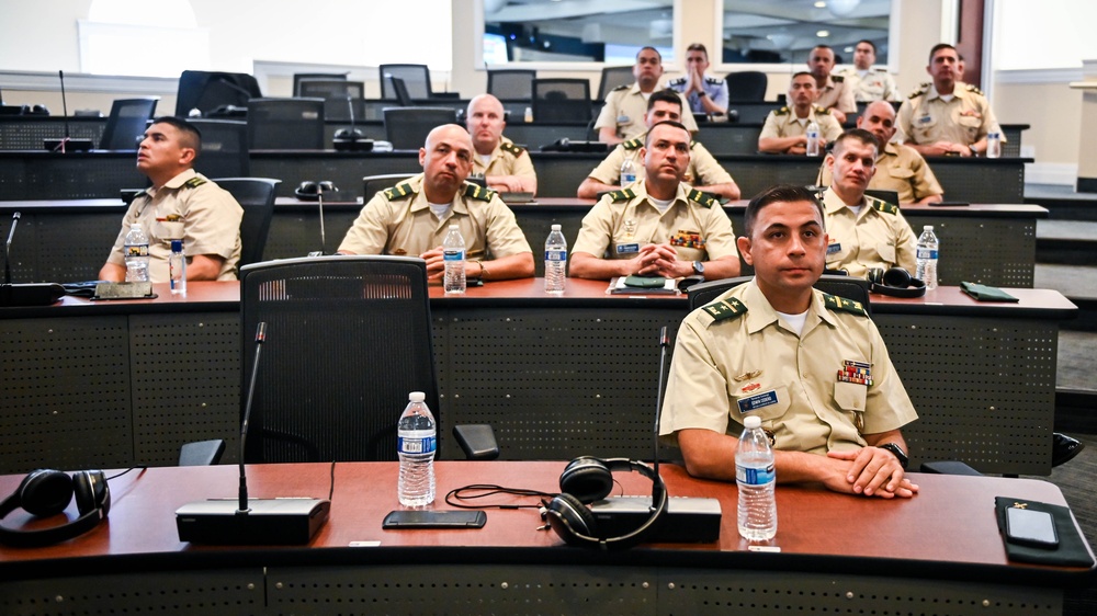 Colombian Escuela Superior de Guerra Visits the IADC