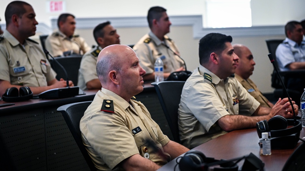 Colombian Escuela Superior de Guerra Visits the IADC