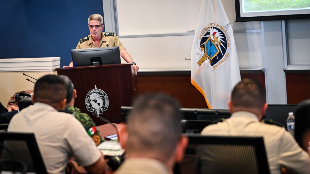Colombian Escuela Superior de Guerra Visits the IADC