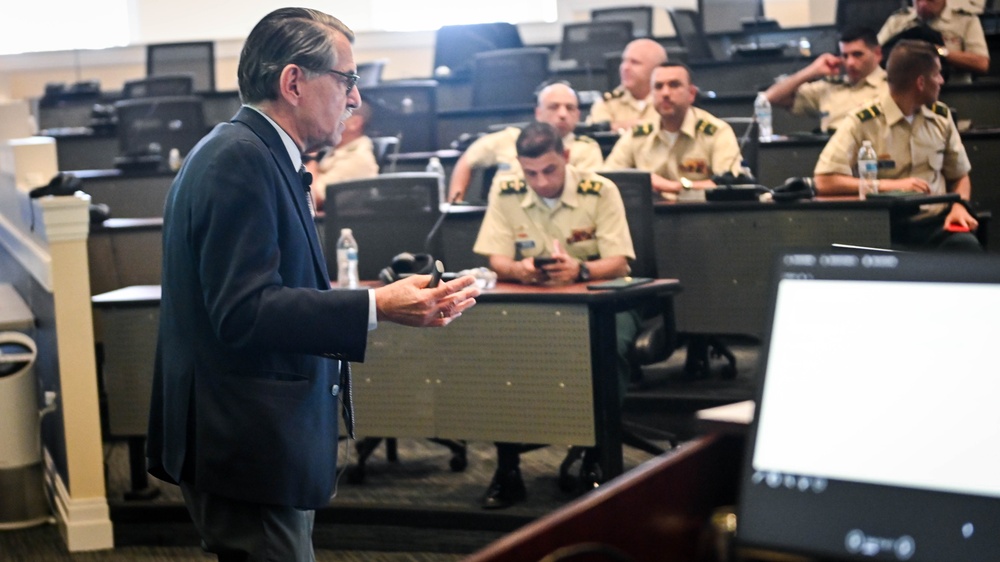 Colombian Escuela Superior de Guerra Visits the IADC
