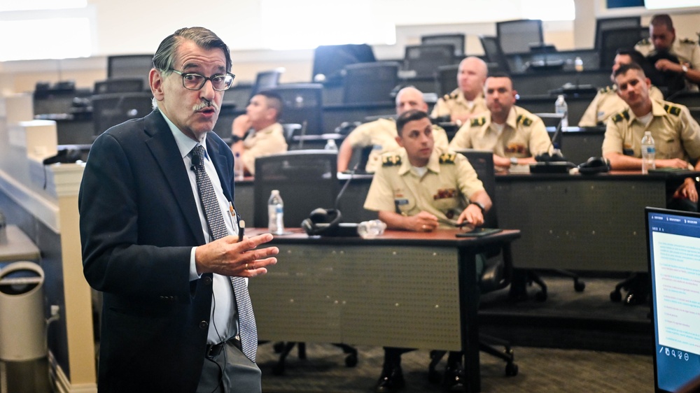 Colombian Escuela Superior de Guerra Visits the IADC