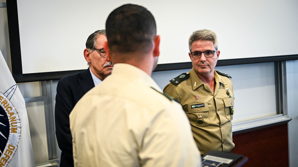 Colombian Escuela Superior de Guerra Visits the IADC