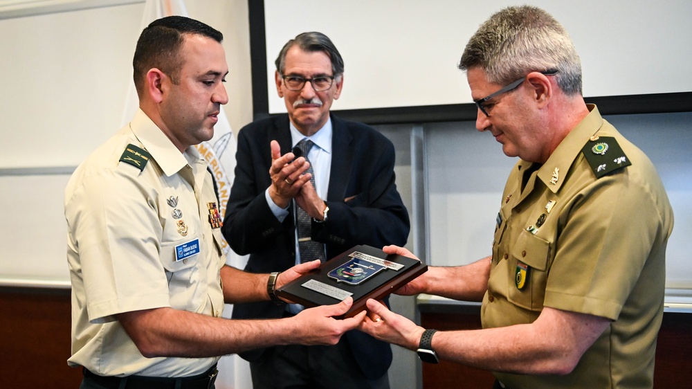 Colombian Escuela Superior de Guerra Visits the IADC