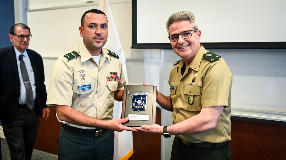 Colombian Escuela Superior de Guerra Visits the IADC