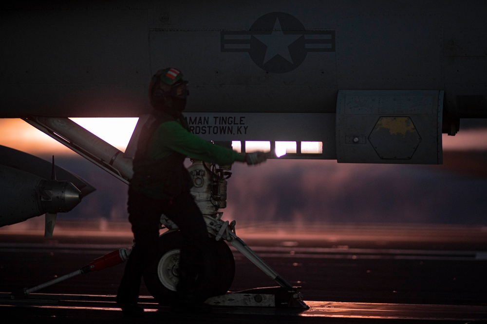 USS Ronald Reagan (CVN 76) conducts night flight operations