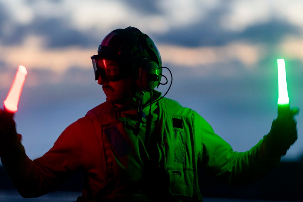 USS Ronald Reagan (CVN 76) conducts night flight operations