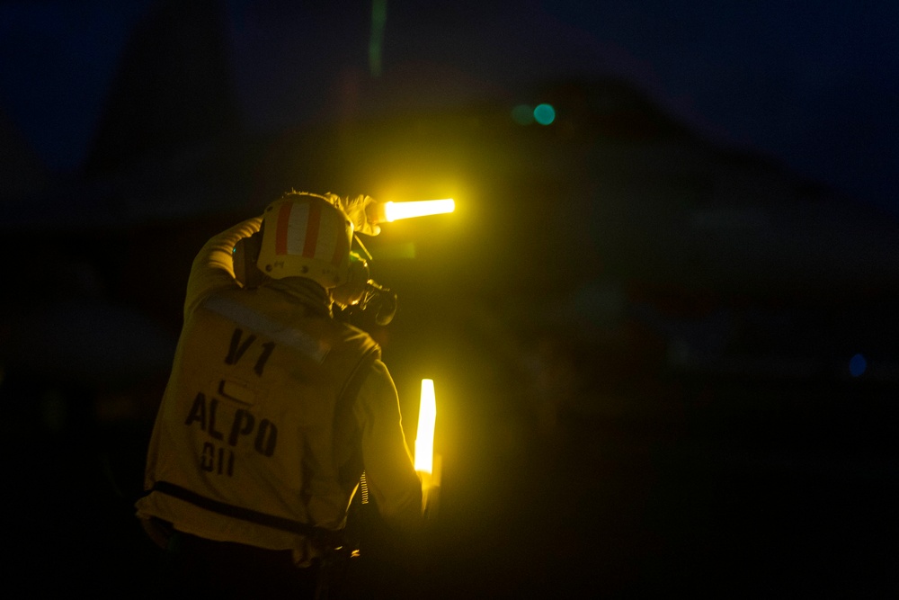 USS Ronald Reagan (CVN 76) conducts night flight operations