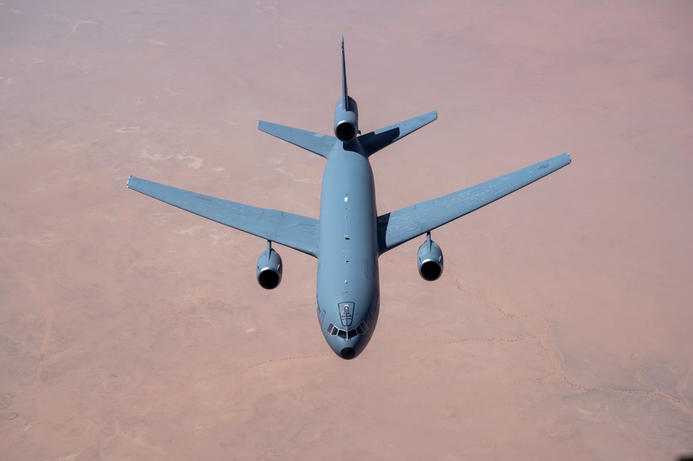 DVIDS - Images - KC-10A Extender Refuels B-1B Lancer During Bomber Task ...