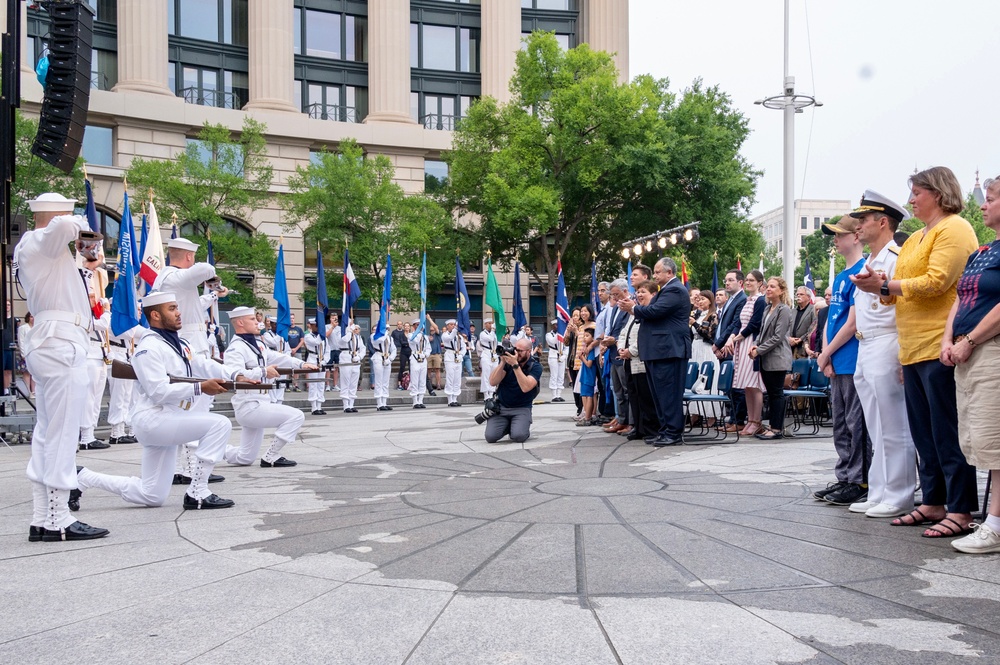 SECNAV Attends Concert On The Avenue Event