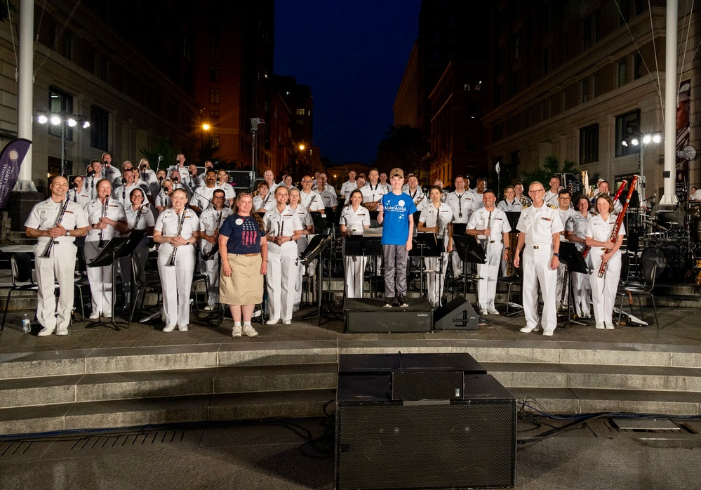 SECNAV Attends Concert On The Avenue Event