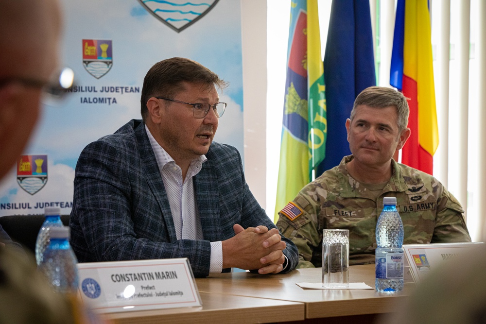 226th Maneuver Enhancement Brigade commander meets with Romanian leaders during town hall