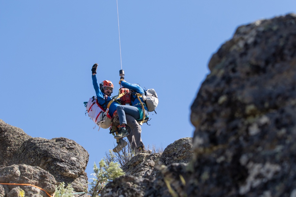 USAAAD trains with civilian search and rescue