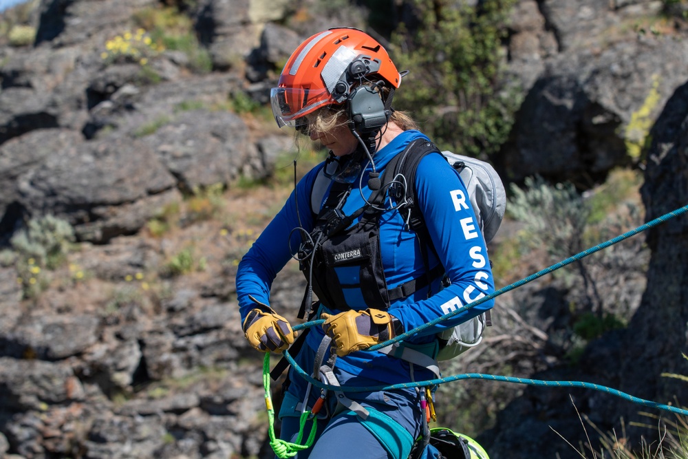 USAAAD trains with civilian search and rescue