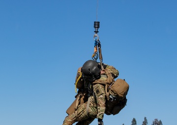 U.S. Army unit conducts rescue on Mount Adams