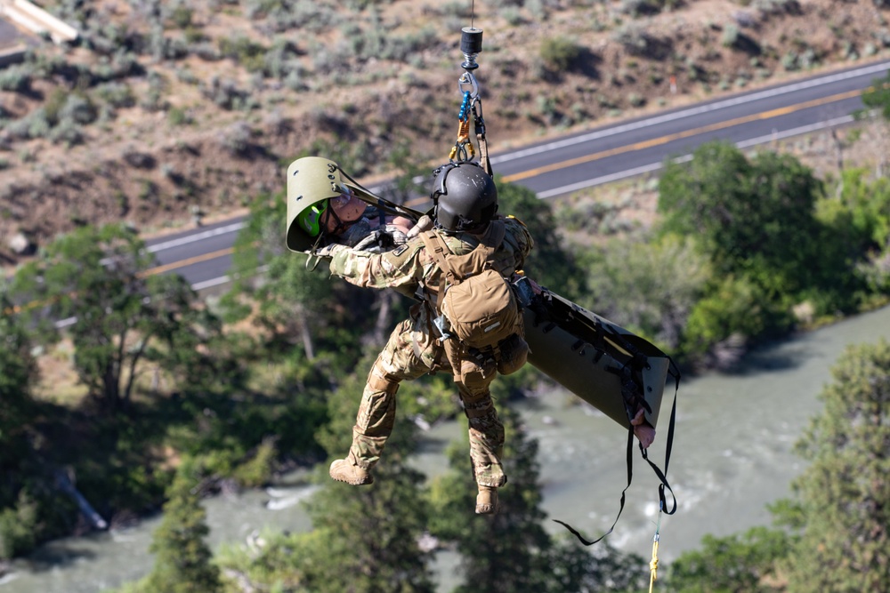 USAAAD trains with civilian search and rescue