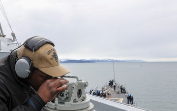 USS Momsen (DDG 92) leave port Homer, AK