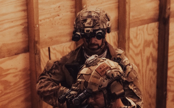 2d Recon and EODMU8 House Clearing Training