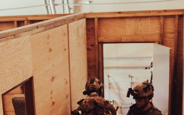 2d Recon and EODMU8 House Clearing Training