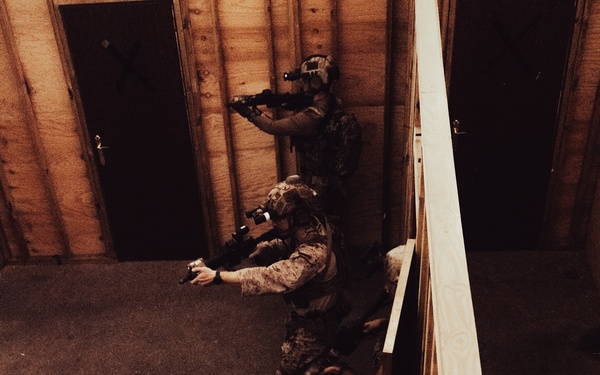 2d Recon and EODMU8 House Clearing Training