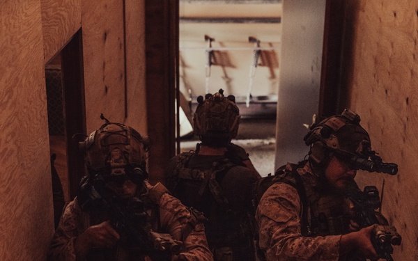 2d Recon and EODMU8 House Clearing Training
