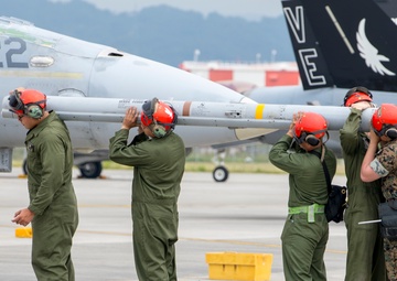 Silver Eagles and Green Knights Load Up!