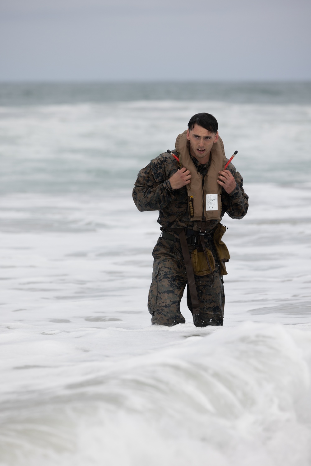 Marines swim to shore during amphibious qualification