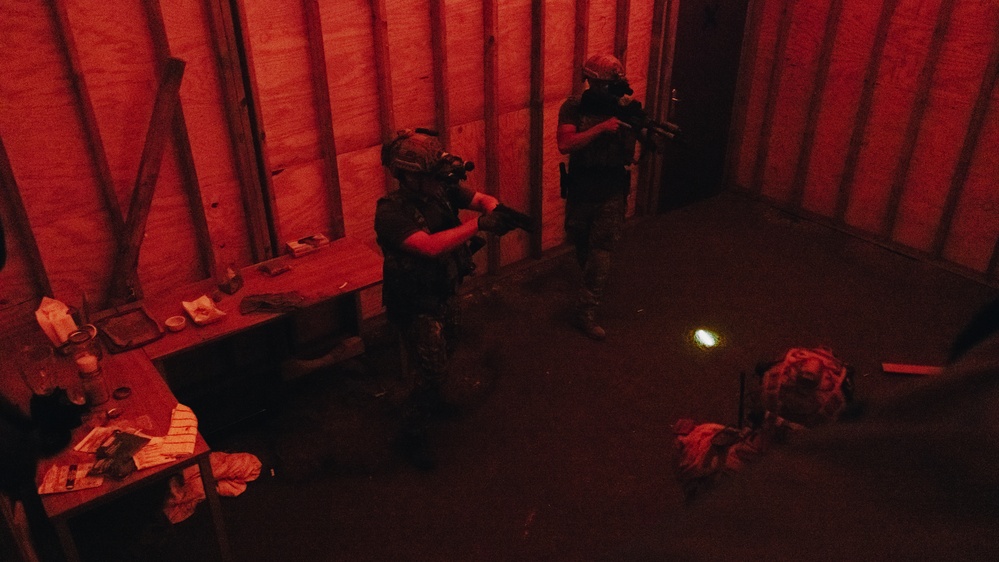 2d Recon and EODMU8 House Clearing Training