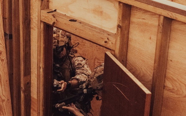 2d Recon and EODMU8 House Clearing Training