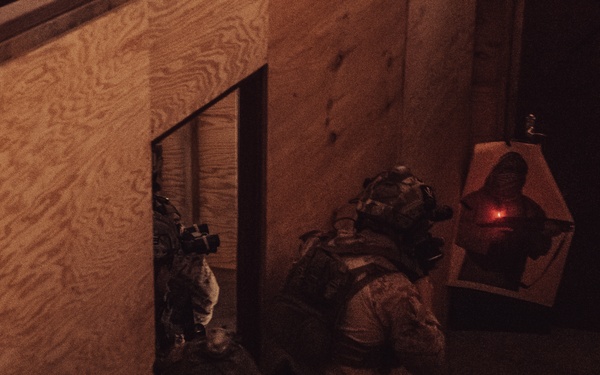 2d Recon and EODMU8 House Clearing Training