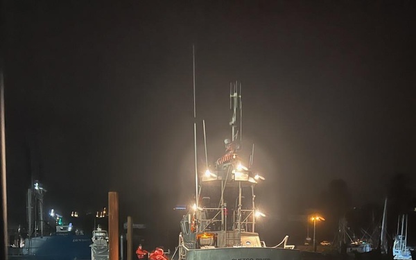 Coast Guard crews rescue 2 men from their capsized boat off the Southwest Oregon Coast