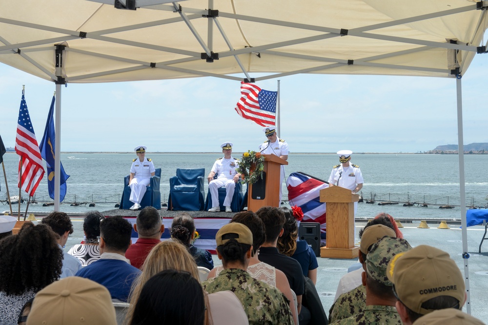 USS Omaha (LCS 12) blue Crew Holds Change of Command Ceremony