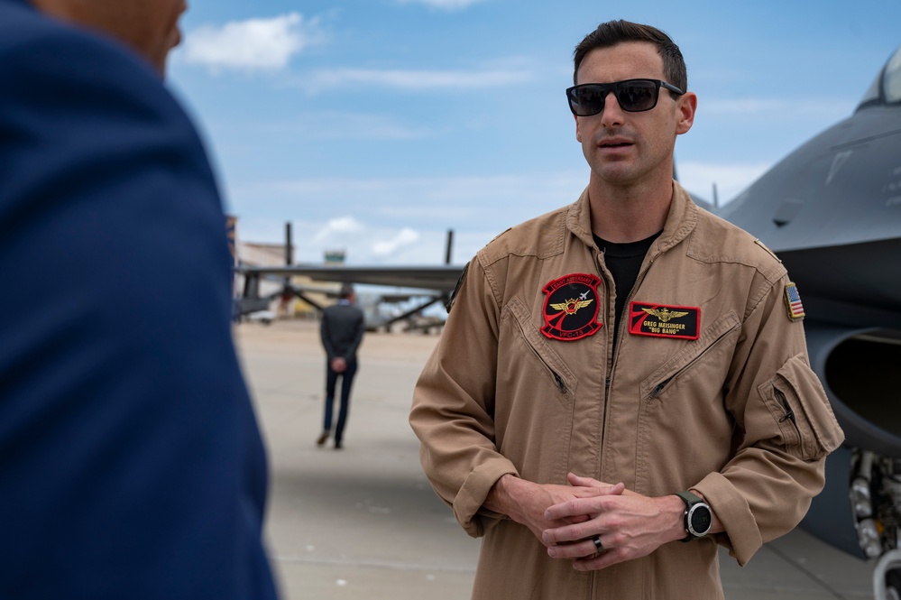 NERE23 Participants Tour Navy Aircraft