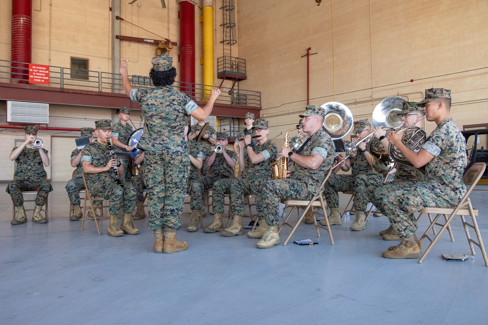 MALS-13 holds change of command