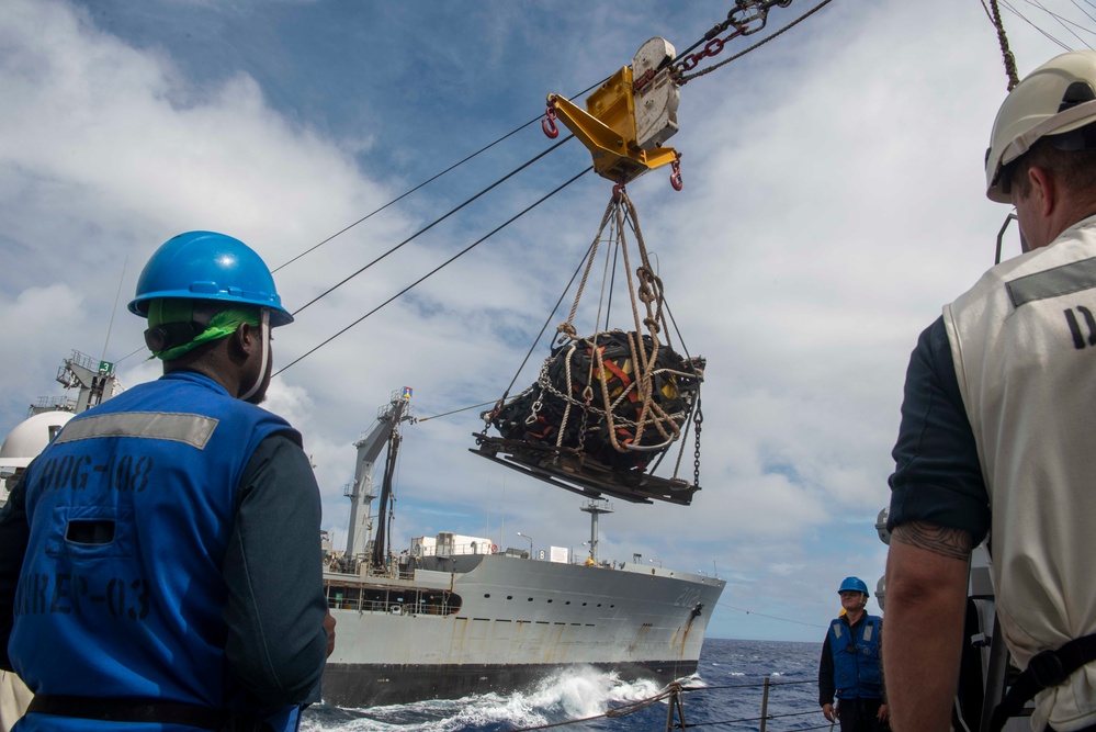 Wayne E. Meyer Conducts Underway Replenishment