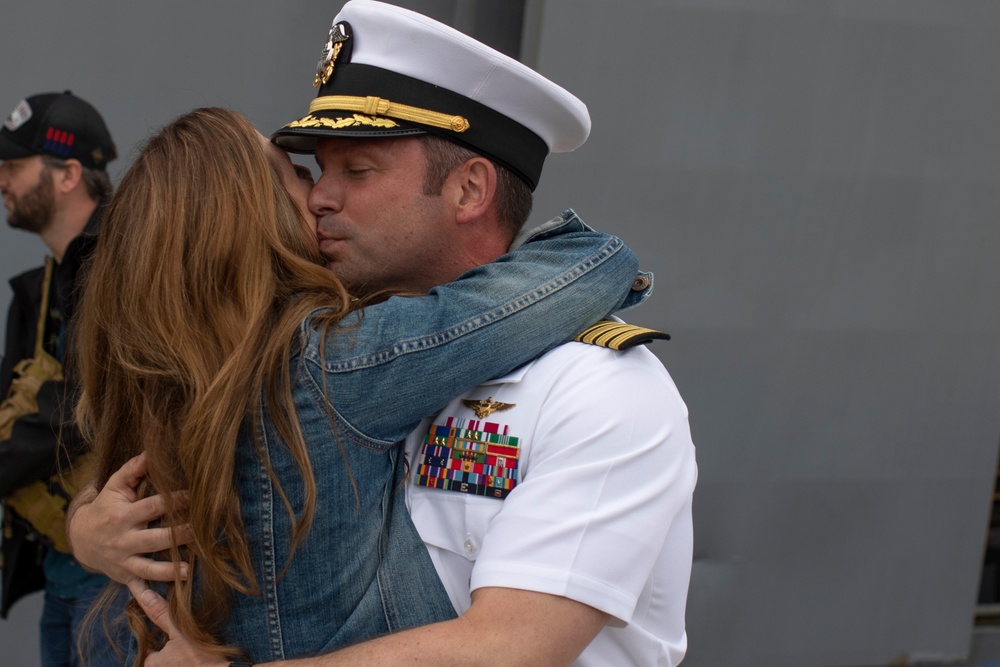 USS Anchorage (LPD 23) Returns To Home Port