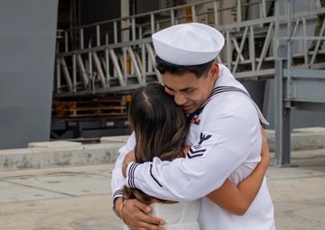 USS Anchorage (LPD 23) Returns To Home Port