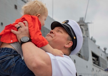 USS Anchorage (LPD 23) Returns To Home Port