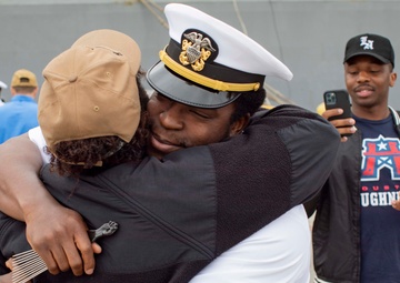 USS Anchorage (LPD 23) Returns To Home Port