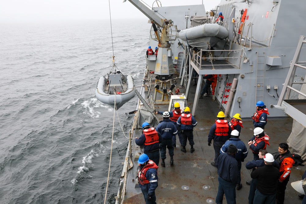 USS Momsen (DDG 92)