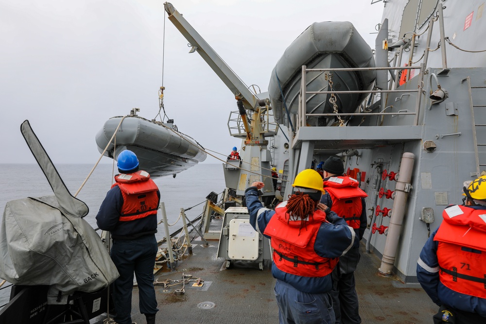 USS Momsen (DDG 92)