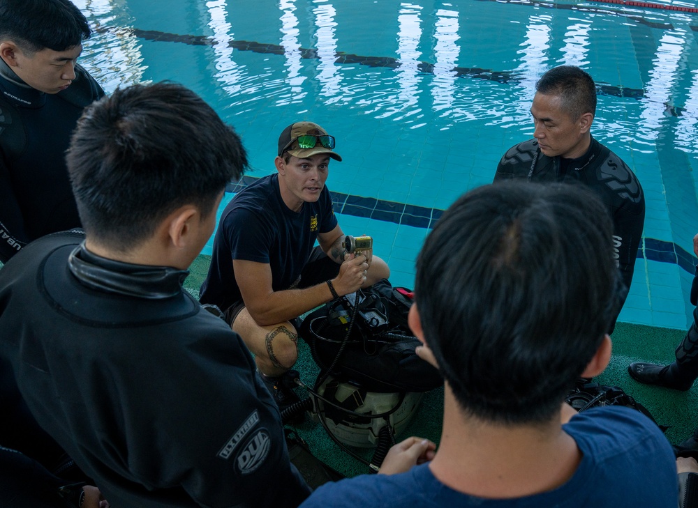 MDSU, ROKN Dive Pool Training, Cultural Exchange