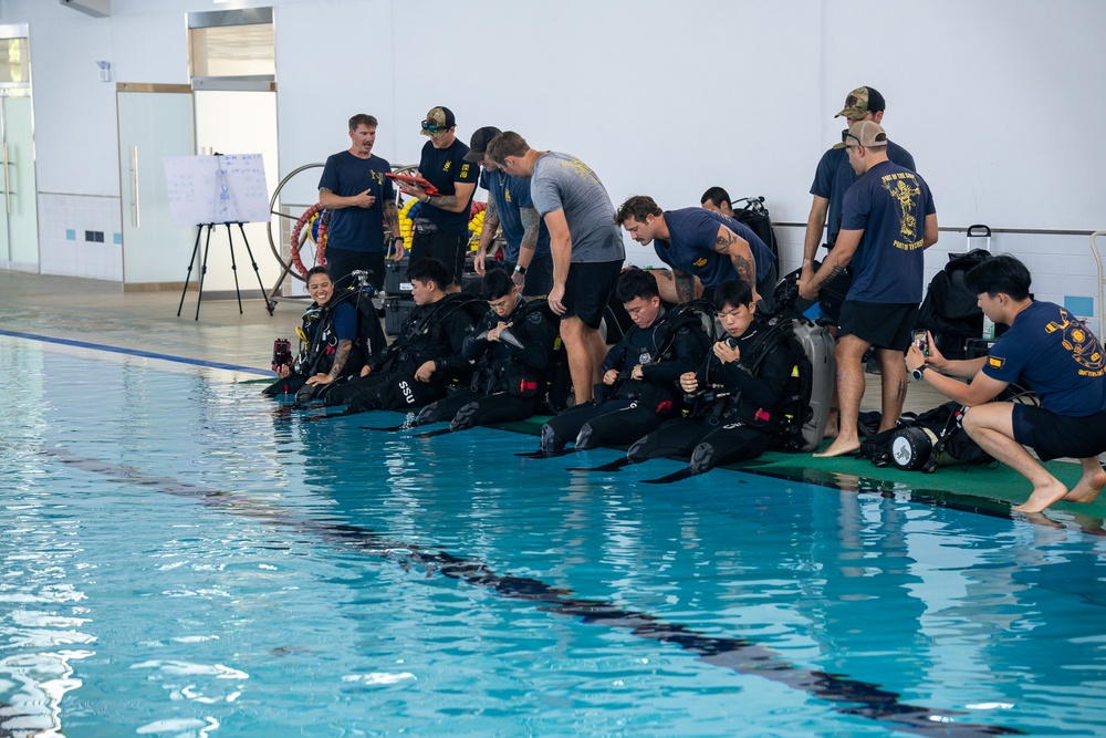 MDSU, ROKN Dive Pool Training, Cultural Exchange