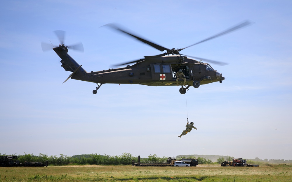 U.S. Army Soldiers execute live hoist training during Saber Guardian 23